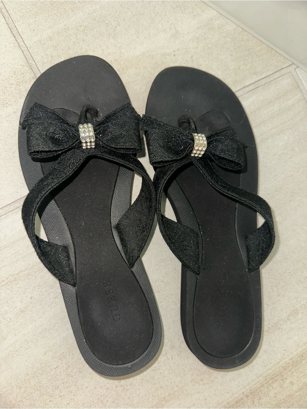 Guess flip flops with bow